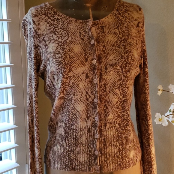 A super soft  snakeprint sweater, - Picture 4 of 4